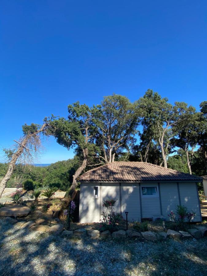 Les Chalets Des Iles Borgo  Exterior photo